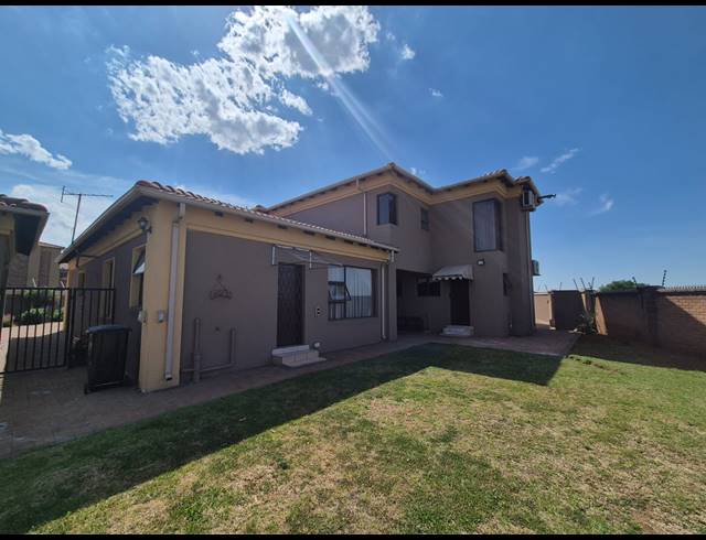 6 BEDROOM HOUSE FOR SALE IN VANDERBIJLPARK SE 8